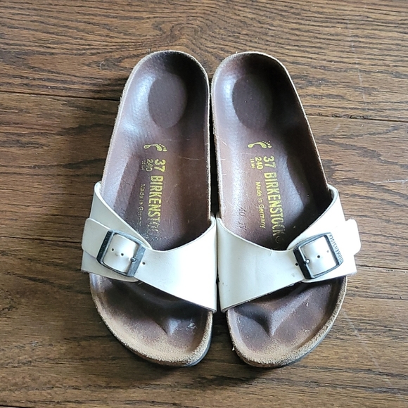 Gently worn birkenstock slides - Picture 1 of 2
